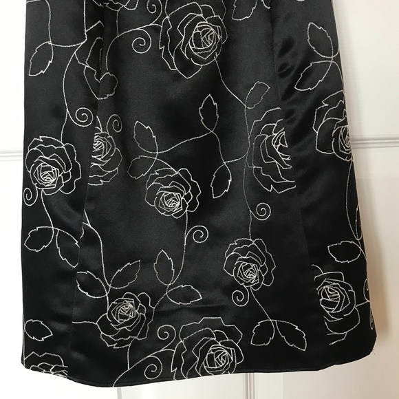 WHITE HOUSE BLACK MARKET Floral Embroidered Dress - Picture 3 of 8